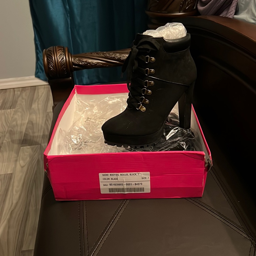 Black bootie heel